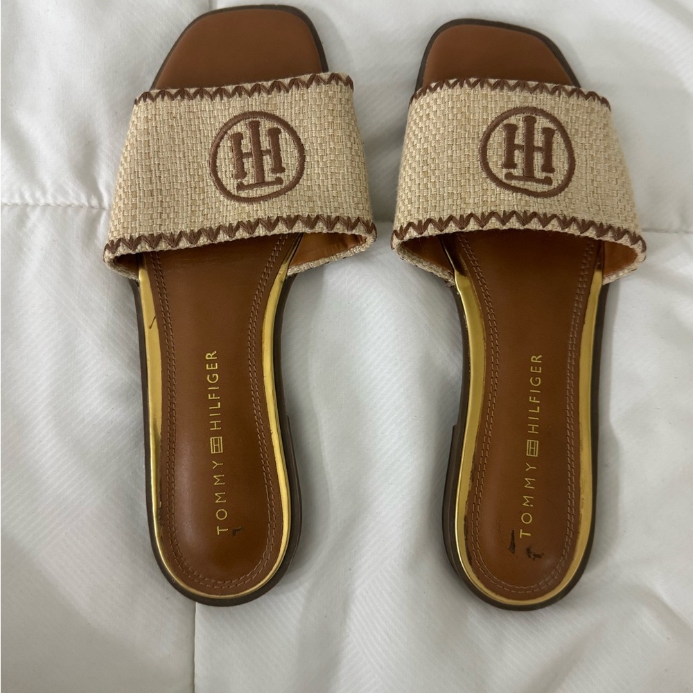 Tommy Hilfiger Tan Sandals Classic Slide Design
